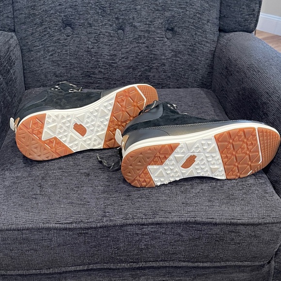 The North Face Women's Black and White Suede Boots. - Picture 4 of 6